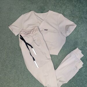 Light grey BONE figs catarina one pocket scrub top and zamora joggers